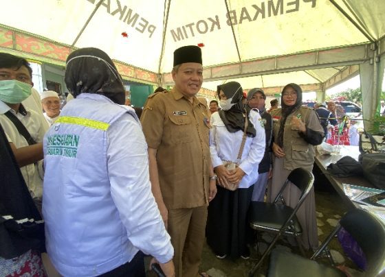 Kepala Dinas Kesehatan Kotim Umar Kaderi Saat memantau pos kesehatan tablig akbar di Komplek Islamic Center, Senin, 22 Mei 2023.