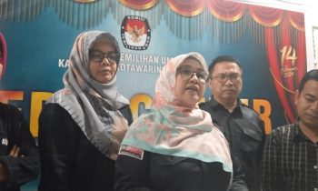 Ketua KPU Kotim Siti Fathonah saat memyampaikan hasil verifikasi terhadap pendaftaran bacaleg, Senin, 15 Mei 2023.