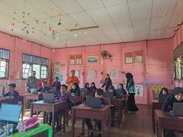 SDN 3 Kota Besi Hilir Manfaatkan Chromebook dalam Asesmen Sumatif Akhir