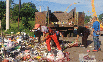 Pemerintah Kecamatan Baamang bersama DLH Kotim bekerja bakti membersihkan lahan kosong Terowongan Nur Mentaya.