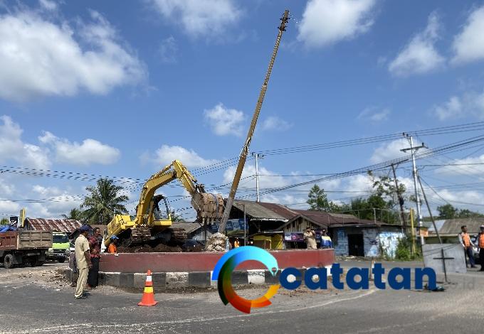 Bundaran Tidar Selesai Dibongkar, Lalu Lintas Sempat Tersendat