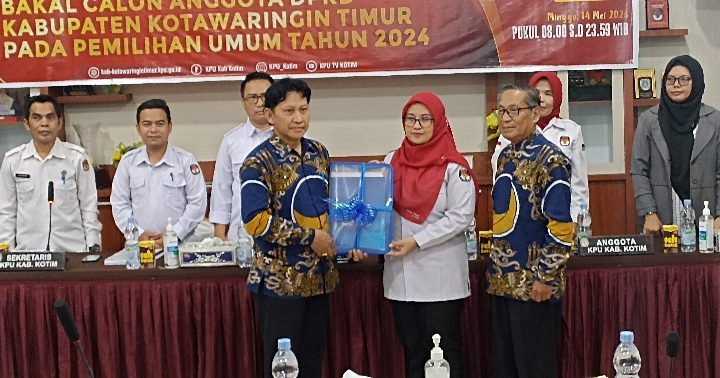 Penyerahan berkas Partai Nasdem Kotim kepada KPU Kotim, Kamis, 11 Mei 2023
