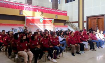 Peserta Festival Budaya Isen Mulang saat pelepasan kontingen, di aula rumah jabatan bupati Kotim, Minggu, 21 Mei 2023.