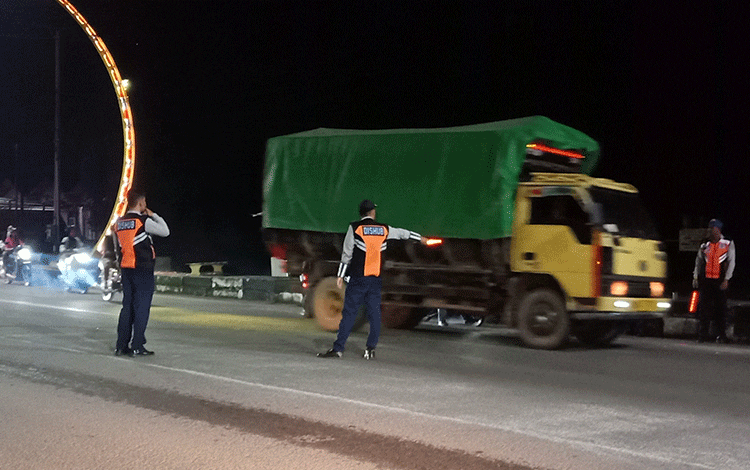 Dishub Kotim Cegat Truk Masuk Kota, Sopir Berdalih Begini