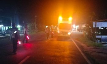 Petugas Satlantas Polres Seruyan  dan petugas gabungan lainnya bersiaga di kawasan Jembatan Asam Baru untuk mengamankan  penutupan Jembatan Asam Baru