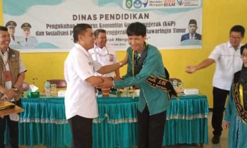 Plt Kadisdik Kotim, Muhammad Irfansyah baju putih kukuhkan 28 Guru Penggerak di Aula BPG Kotim, Rabu, 10 Mei 2023