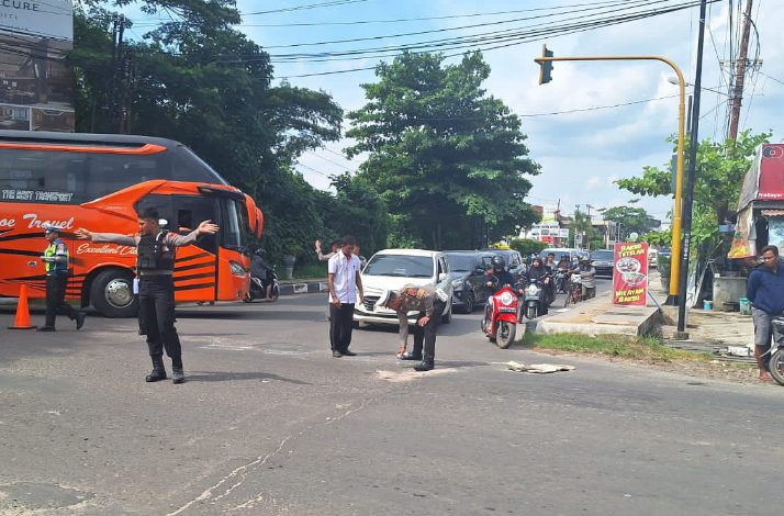 Senggol Truk, Pengendara Wanita Tewas di Jalan Kapten Mulyono Sampit