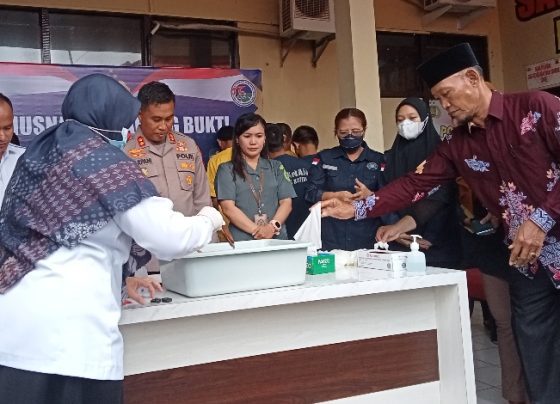 Polres Kotim memusnahkan barang bukti tindak pidana narkotika, Rabu, 10 Mei 2023.