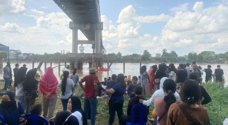 Korban Terjatuh dari Jembatan Sei Katingan belum Ditemukan