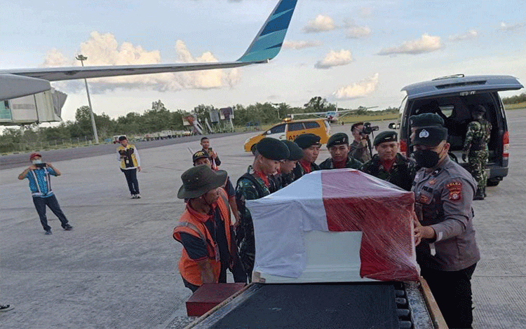 RS Bhayangkara Lepas Jenazah Kasi Intel Korem Panju Panjung Letkol Arm Heri Pujiyanto
