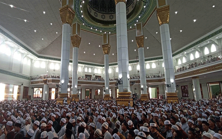 Ribuan Jemaah Hadiri Tabligh Akbar Ustaz Abdul Somad