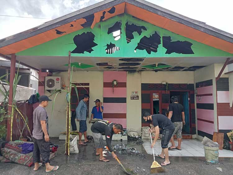 Rumah Warga Baamang ini Terbakar Saat Persiapan Acara Tujuh Bulanan Kehamilan Istri