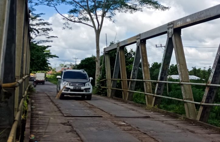 Pelat Besi Jembatan Kapten Mulyono Hilang, Bahayakan Pengendara yang Lewat