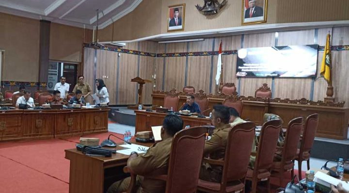 Suasana Rapat Bapemperda DPRD Kotim bahas Ranperda tentang Perubahan Ketiga Perda No. 9 Tahun 2016, Senin, 8 Mei 2023
