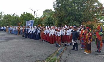 Suasana peringatan upacara Hardiknas 2023 di halaman Disdik Kotim, Selasa, 2 Mei 2023