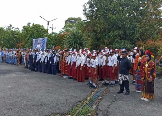 Suasana peringatan upacara Hardiknas 2023 di halaman Disdik Kotim, Selasa, 2 Mei 2023