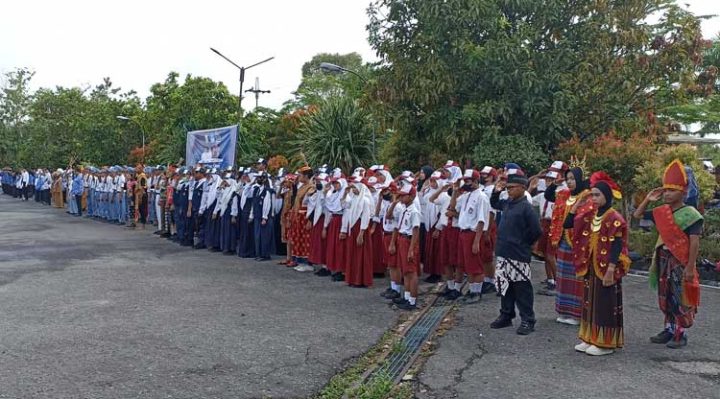 Suasana peringatan upacara Hardiknas 2023 di halaman Disdik Kotim, Selasa, 2 Mei 2023