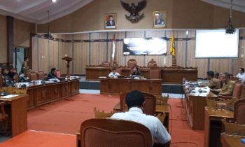 Suasana rapat Bapemperda DPRD Kotim membahas Ranperda Perubahan Ketiga Perda No. 9 Tahun 2016, Senin, 8 Mei 2023