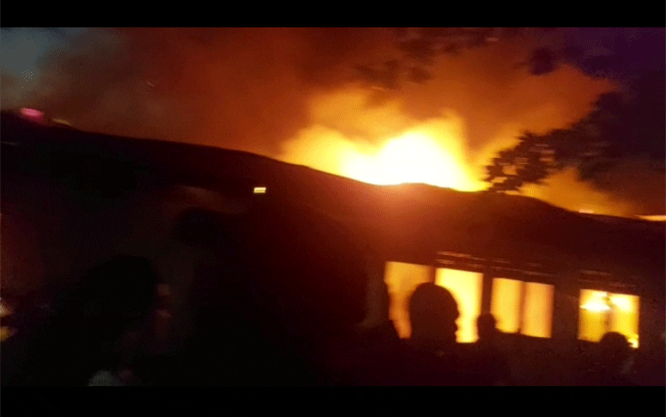 Mess Karyawan Perusahaan Sawit di Bukit Santuai Terbakar