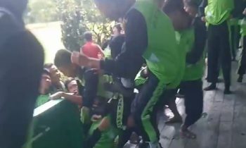 Tangkapan layar rekaman video yang menunjukkan perkelahian antarsiswa SMA di Sampit.