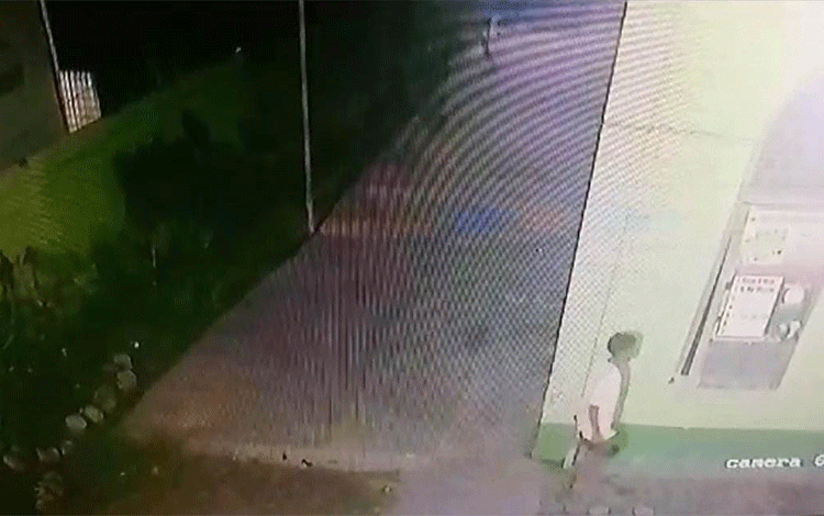 Remaja Terekam CCTV Curi Timbangan di Masjid Baiturrahim Baamang