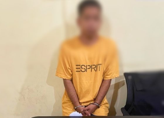 Tersangka FD, warga Flamboyan Bawah beserta barang bukti diamankan di Mapolresta Palangka Raya.