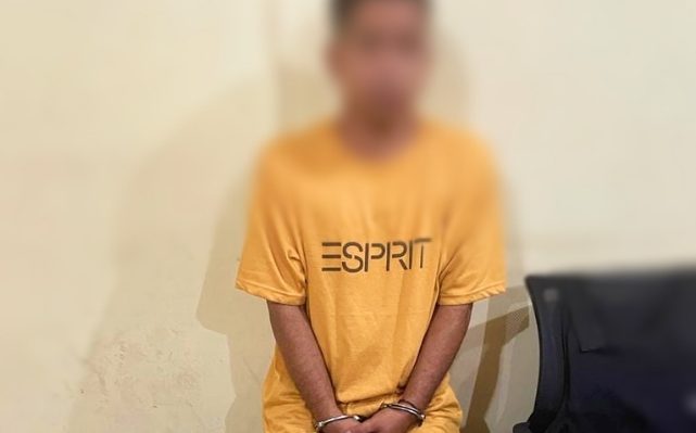 Tersangka FD, warga Flamboyan Bawah beserta barang bukti diamankan di Mapolresta Palangka Raya.
