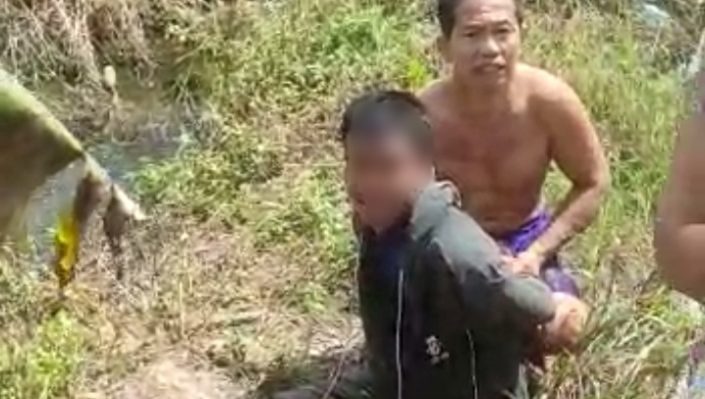 Tersangka maling motor di Jalan Kembali Sampit, diamankan warga, Minggu, 8 Mei 2023.