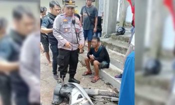 Tersangka pencurian kotak amal Masjid Al Kamal saat diamankan petugas kepolisian, Rabu, 3 Mei 2023.