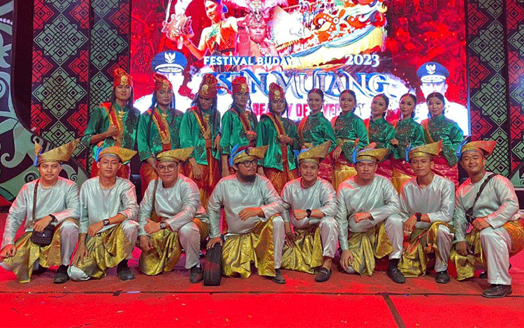 Kotim Juara Tari Pesisir Festival Budaya Isen Mulang