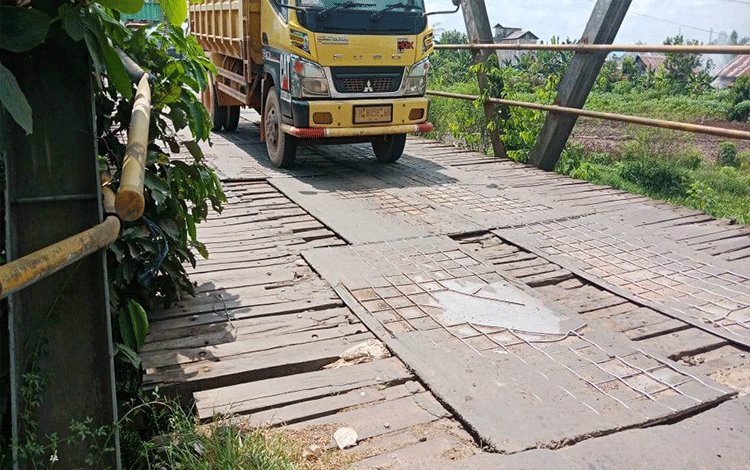 DPRD Kotim Minta Truk Tidak Lewat Jembatan Kapten Mulyono