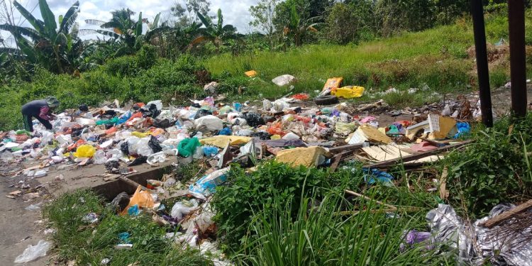 Aduh.. Bau Sampah Menyengat Ketika Melintas di Terowongan Nur Mentaya