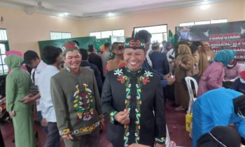 Wakil Ketua I DPRD Kotim, Rudianur baju hitam.