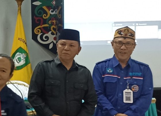 Wakil Ketua I DPRD Kotim, Rudianur baju hitam usai tanda tangan komitmen tingkatkan mutu pendidikan, Kamis, 25 Mei 2023.
