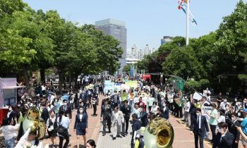 5.000 peserta berkumpul di Peace Gate of Seoul Olympic Park di Korea Selatan.