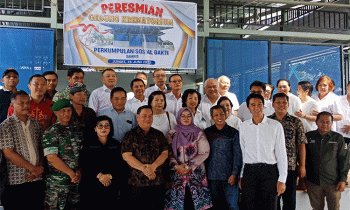 Anggota DPRD Kotim Dapil I Sihol Parningotan Lumban Gaol bersama Pejabat setempat saat peresmian krematorium Perkumpulan Sosial Bakti, Jumat, 16 Juni 2023.