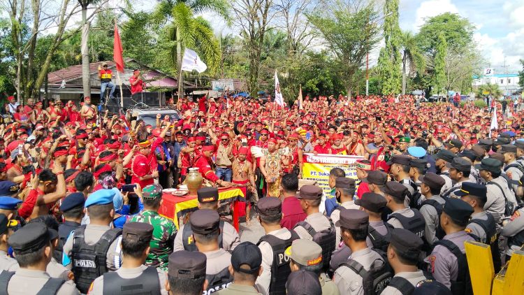 Aparat Keamanan Kawal Ketat Aksi Pasukan Merah di Sampit