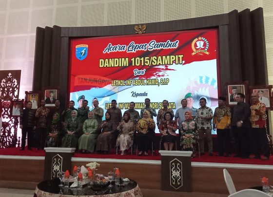 Bupati Kotim Halikinnor bersama jajaran Forkompimda saat foto bersama pisah sambut Dandim 1015 Sampit, Rabu malam, 15 Juni 2023.