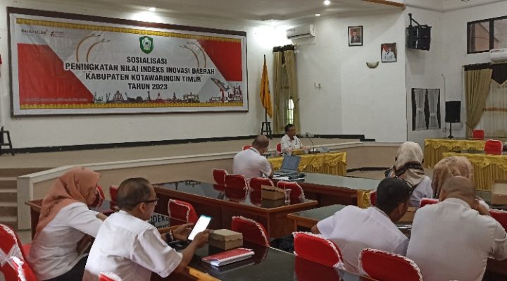 Bupati Kotim Halikinnor dan jajaran bersama dengan KPK RI dalam Bimtek Program Desa Antikorupsi, di Desa Bagendang Hilir, Rabu, 21 Juni 2023. 1