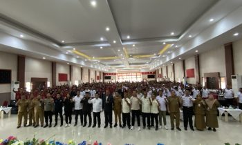 Bupati Kotim Halikinnor, jajaran, KONI Kotim dan perwakilan KONI Kalteng berfoto bersama, Senin, 12 Juni 2023.