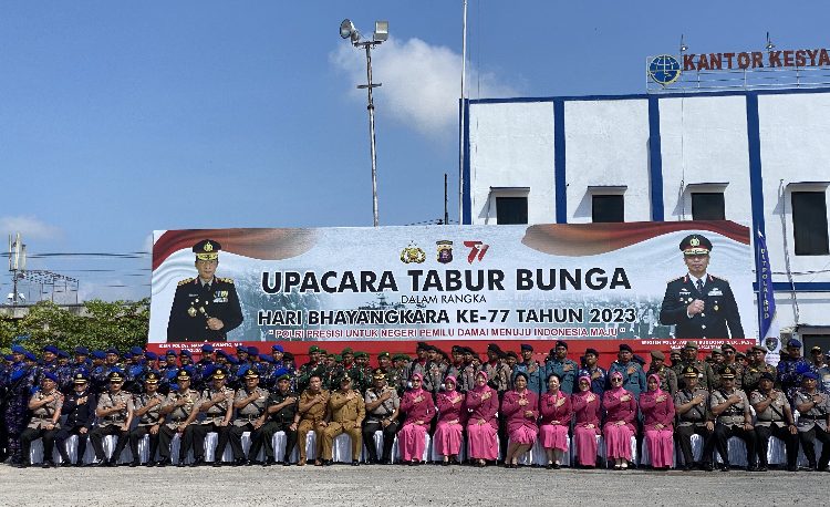 Halikinnor Serahkan Bantuan Satu Unit Mobil untuk Ditpolairud Polda Kalteng