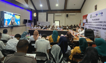 Bupati Kotim, Halikinnor saat menghadiri kegiatan VLH KLA secara virtual di DisKominfo Kotim, Rabu, 31 Mei 2023.