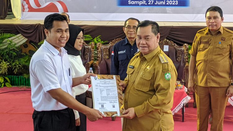 Guru Honorer di Samuda ini Akhirnya Mengantongi Status PPPK Setelah 10 Tahun Mengabdi