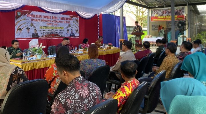 Camat MB Ketapang Eddy Hidayat saat sambutan di acara penilaian lomba desakelurahan tingkat Provinsi Kalteng, di Kelurahan Ketapang.