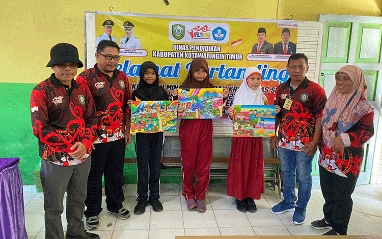 Siswi SDS Bina Bangsa 01 Juara I Cerita Bergambar FLS2N Tingkat Kabupaten Kotim