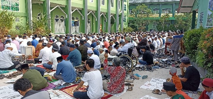 Jamaah Salat IdulAdha 1444 H di halaman Masjid Al Muhajirin, Rabu, 28 Juni 2023.