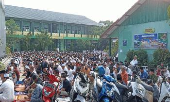 Jemaah Salat Iduladha di halaman Masjid Al Muhajirin, Rabu, 28 Juni 2023.