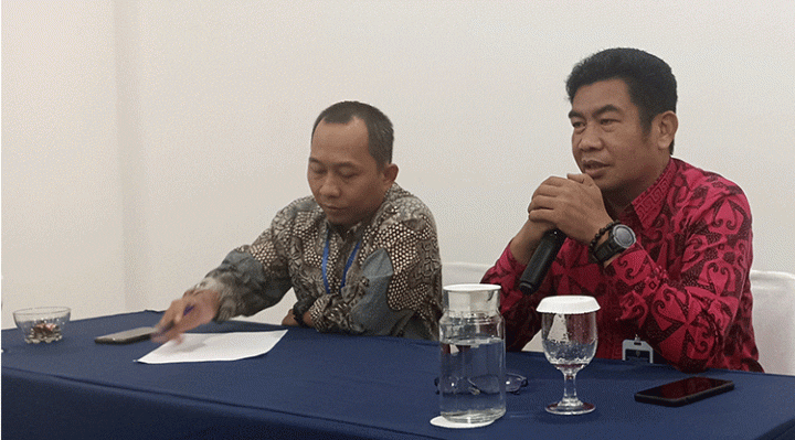 Kadiskominfosantik Kalteng, Agus Siswadi kanan menggelar konferensi pers di Hotel M Bahalap, Palangka Raya, Jumat, 16 Juni 2023.