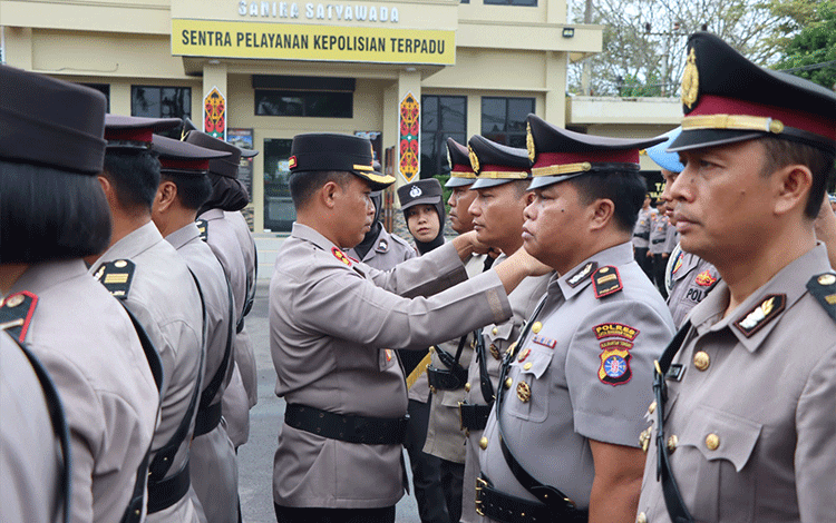 Sejumlah Pejabat dan Kapolsek di Polres Kotim Serah Terima Jabatan