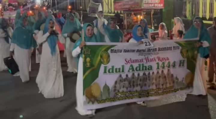 Kegiatan pawai obor dalam rangka menyambut Hari Raya Iduladha 1444 H di Kecamatan Baamang, Rabu, 28 Juni 2023.